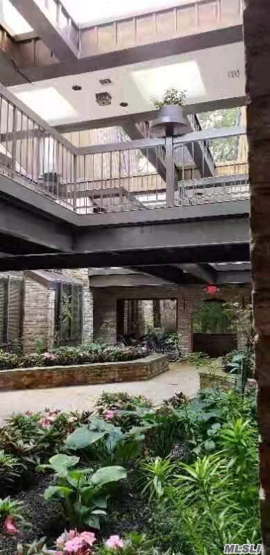 Building Photo - 130 S Middle Neck Rd