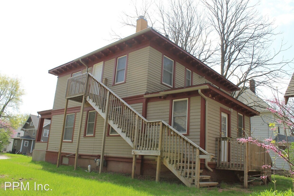 Building Photo - 805-807 Grand