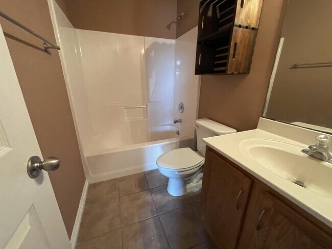 Building Photo - 3826 Los Arroyos Dr