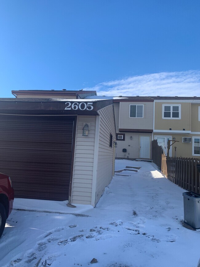 2605 18th Ct W, Williston, ND 58801 Townhome Rentals in Williston ND