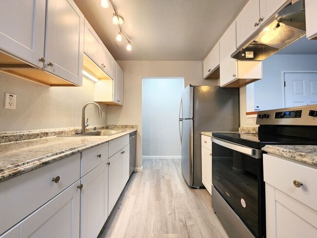 Foto del edificio - 3 Bedroom M Section Condo FOR RENT !