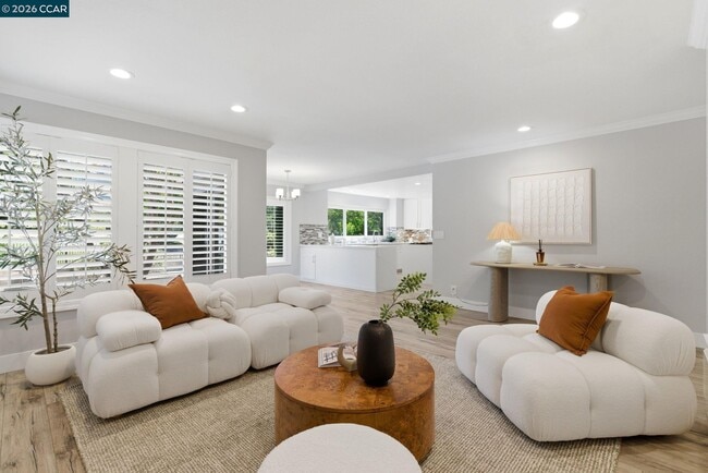 Building Photo - 316-316 Live Oak Dr