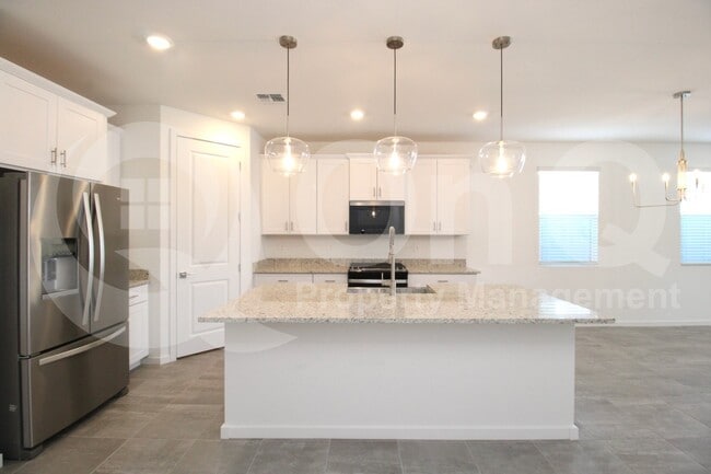 Building Photo - 39 S 176th Dr