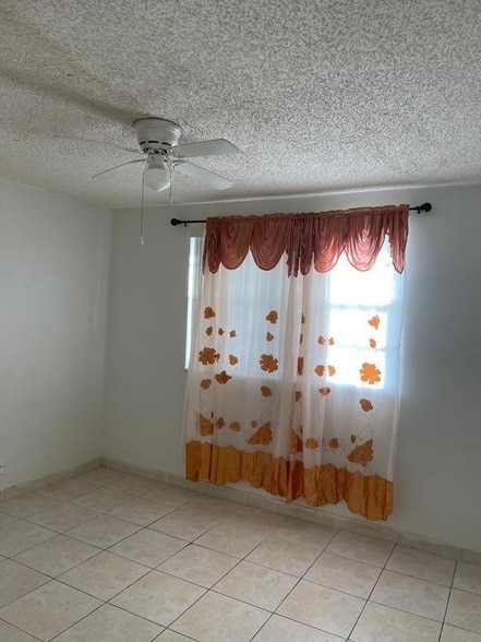 Building Photo - 3900 NW 76th Ave