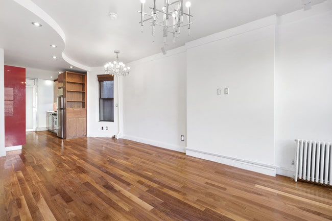 Building Photo - 405 W 48th St