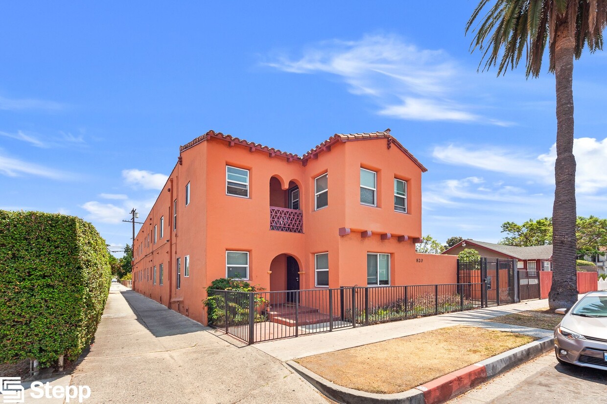 Primary Photo - 820 Lime Ave