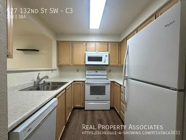 Foto del edificio - 927 132nd St SW