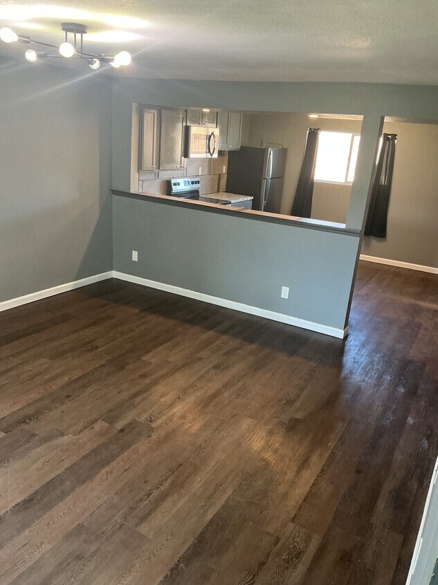 Building Photo - 800 Yucca Dr