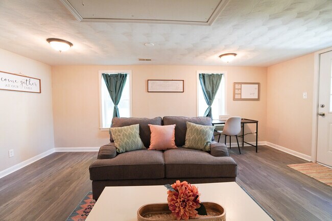 Building Photo - 36 Pollux Cir W