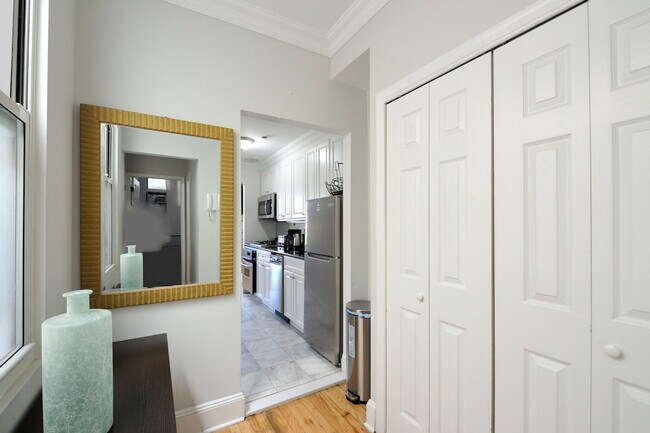 Building Photo - 468W W 47th St