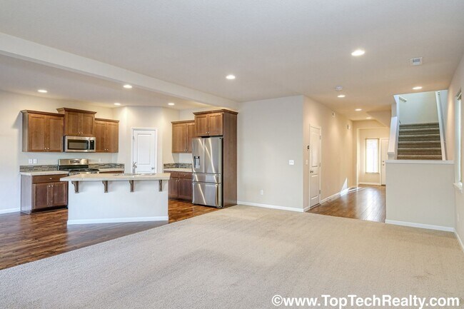 Foto del edificio - Spectacular 4 BD* 2.5 BA* + Bonus Room Sin...