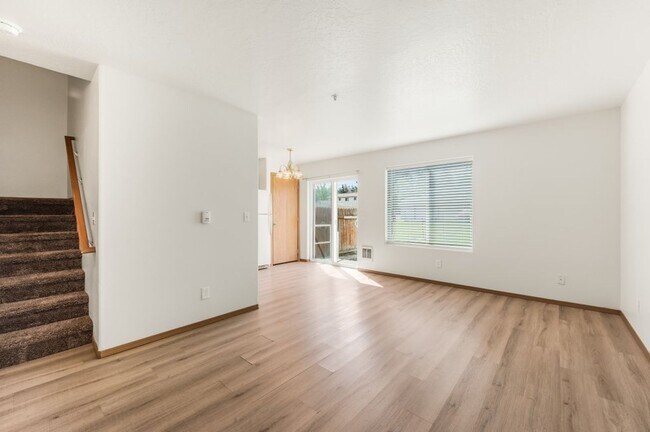 Foto del edificio - 3 bed 2 bath townhome