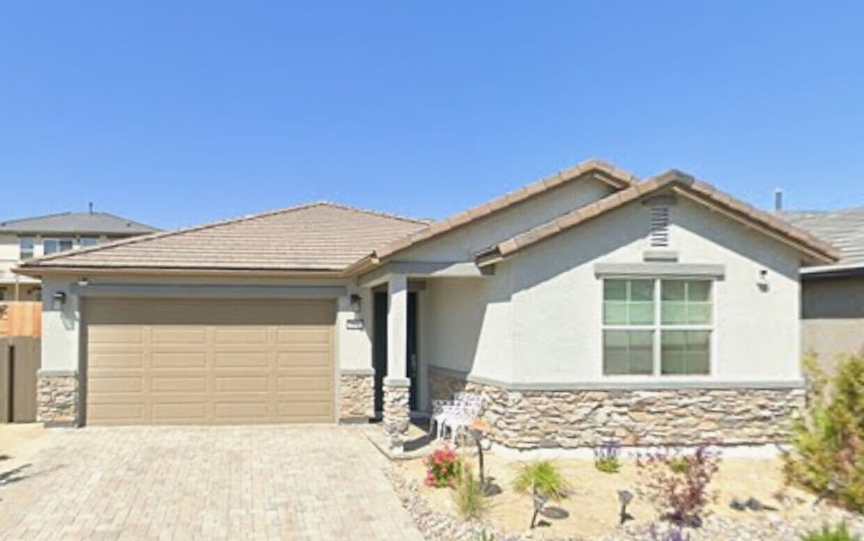 Foto principal - 4 Bedroom 2.5 bath single story