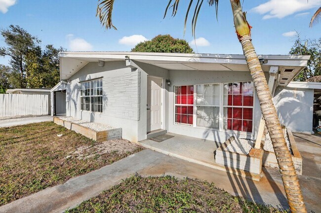 Foto del edificio - 108 SW 24th Ave