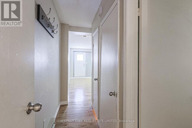 Building Photo - 650A Queen St W