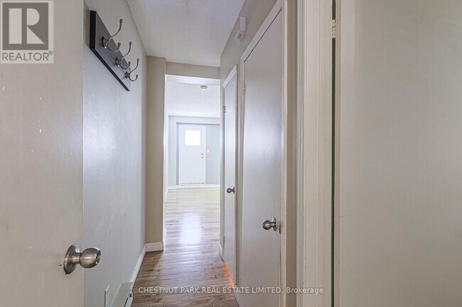 Photo du bâtiment - 650A Queen St W