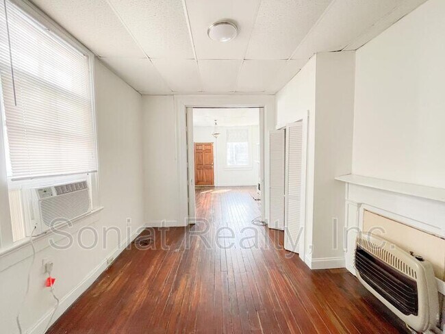 Foto del edificio - 2724 Amelia St