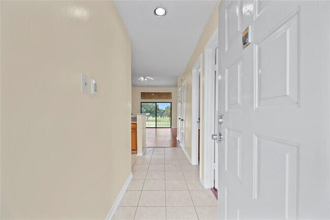 Foto del edificio - 8563 Sands Point Dr