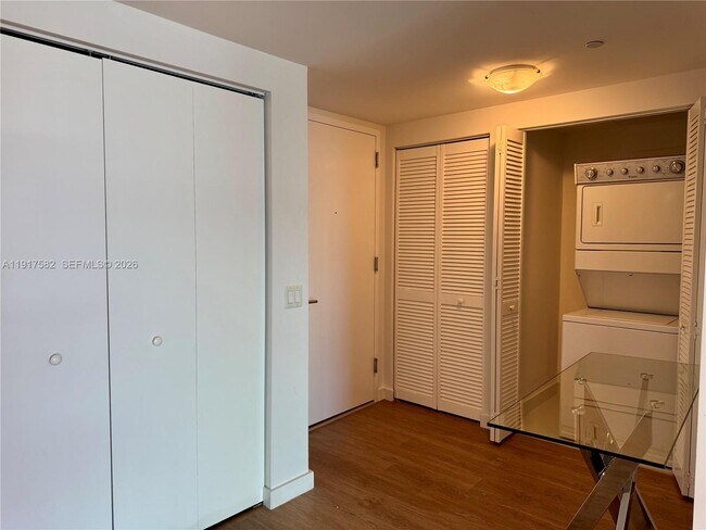 Foto del edificio - 4250 Biscayne Blvd