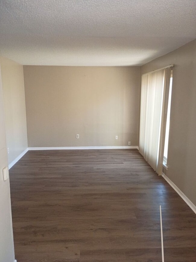 Photo - MOVE-IN SPECIAL 1/2 OFF 1ST MONTH'S RENT!! House