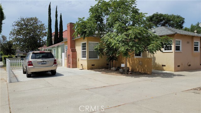 Primary Photo - 1323 E Chapman Ave