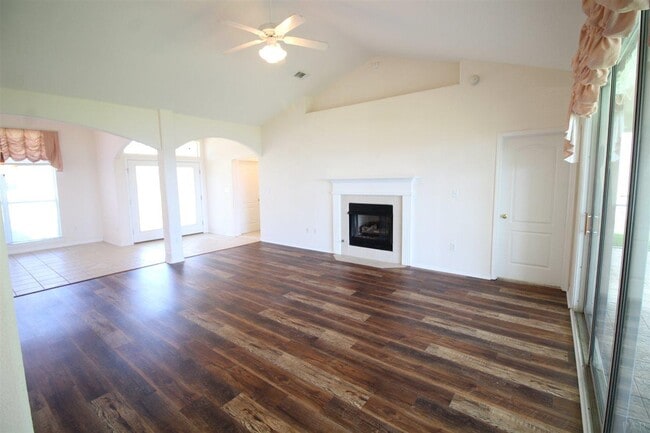 Building Photo - 910 Paradise Beach Cir