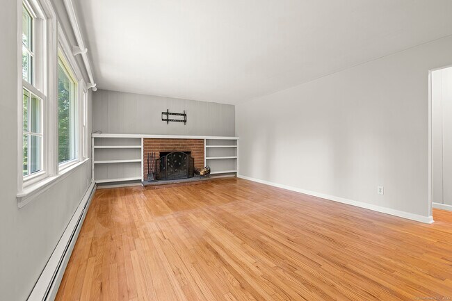 Foto del edificio - 61 Knollwood Dr
