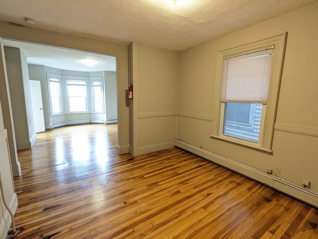 Primary Photo - 219 Green St