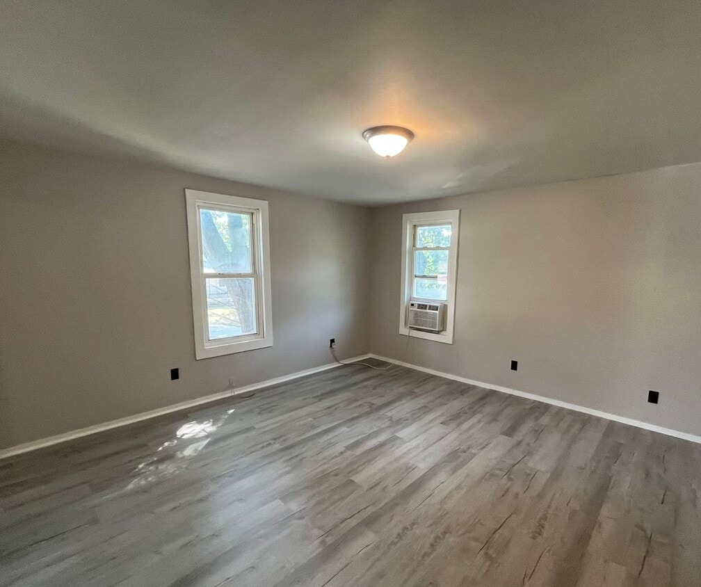 Building Photo - 1106 Rixon St