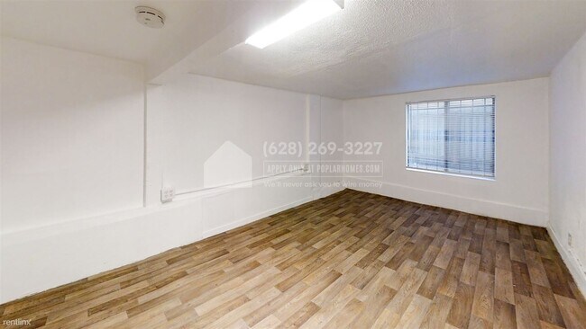 Building Photo - 3 br, 1 bath Duplex - 2770 Foothill Boulev...