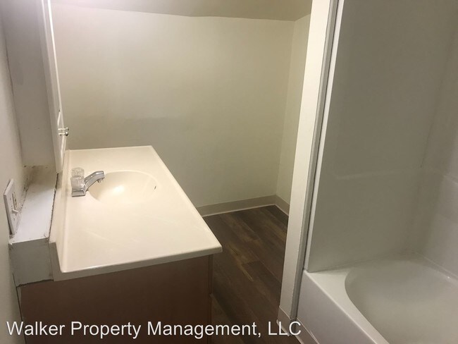 Foto del edificio - 2 br, 1 bath Apartment - 401 - 403 Milton Ave