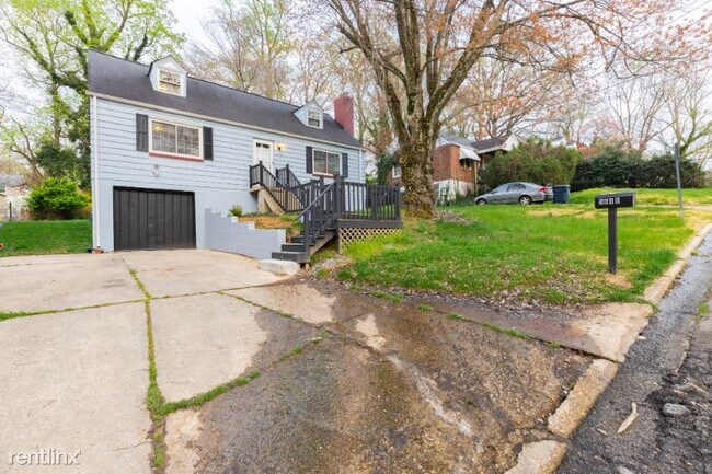 Foto del edificio - 4 br, 1.5 bath House - 5606 Shawnee Drive