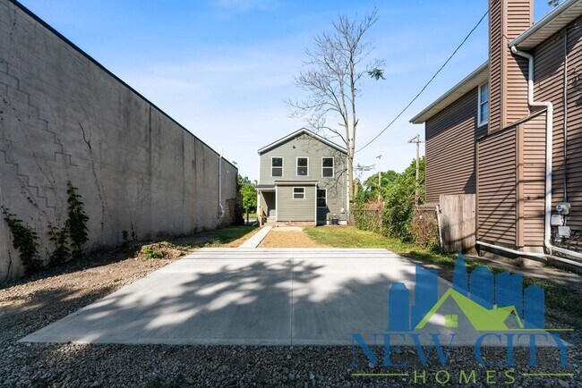 Building Photo - Amazing 4 Bedroom Renovation in Franklinton