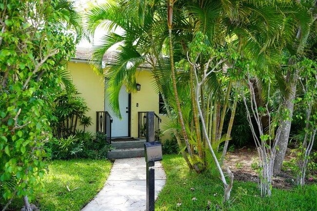 Building Photo - 5215 N Flagler Dr