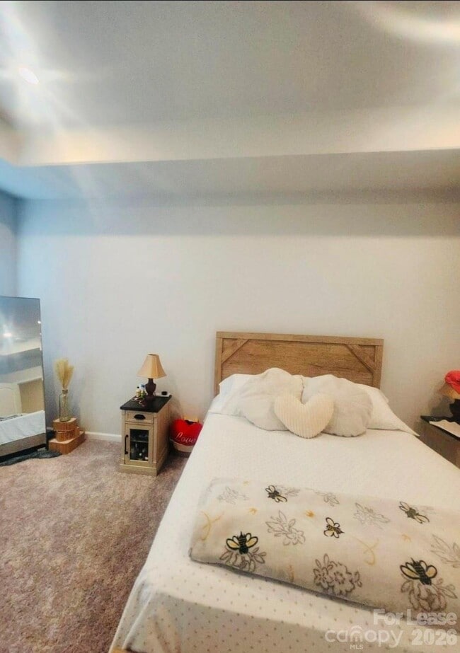 Building Photo - 5240 Kinsbridge Dr