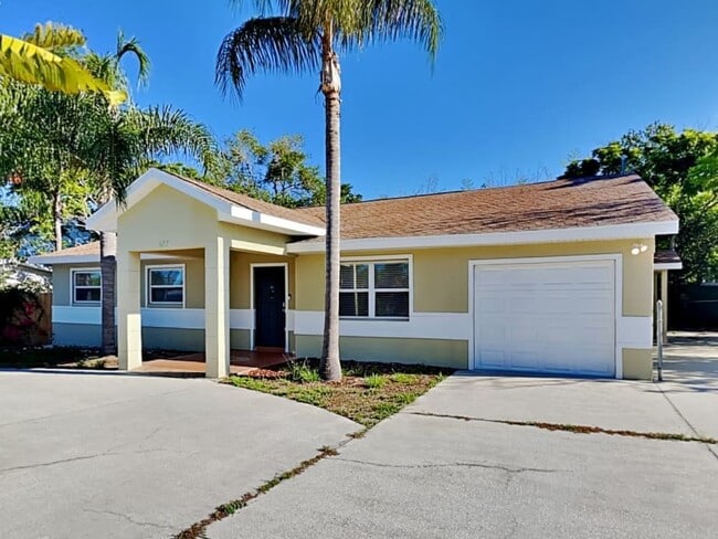 Building Photo - 622 Palm Ave