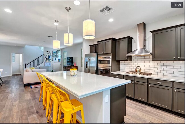 Building Photo - 1545 W Marlin Dr