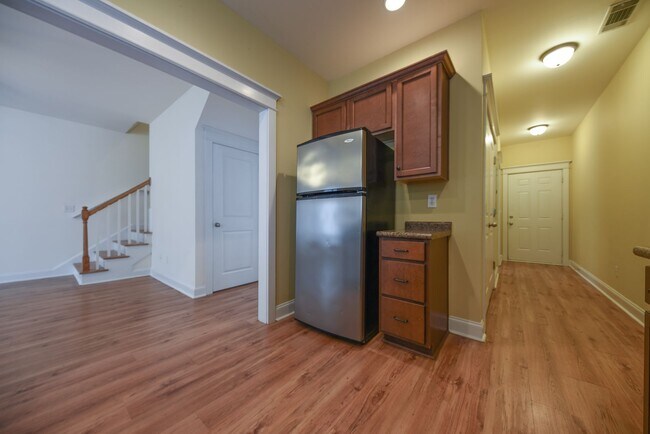 Building Photo - Four Bedroom Available Near Five Points
