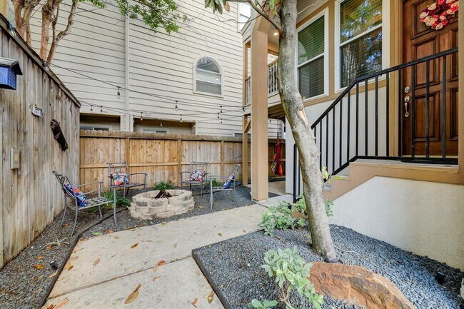 Foto del edificio - 5217 Blossom St