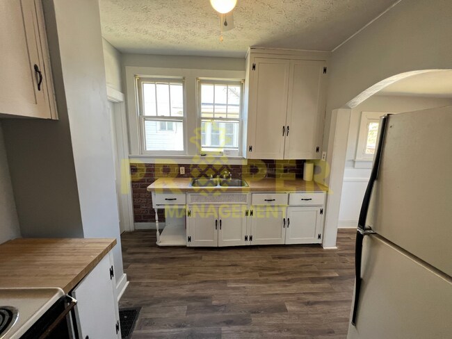 Building Photo - 55 Sandhurst Dr
