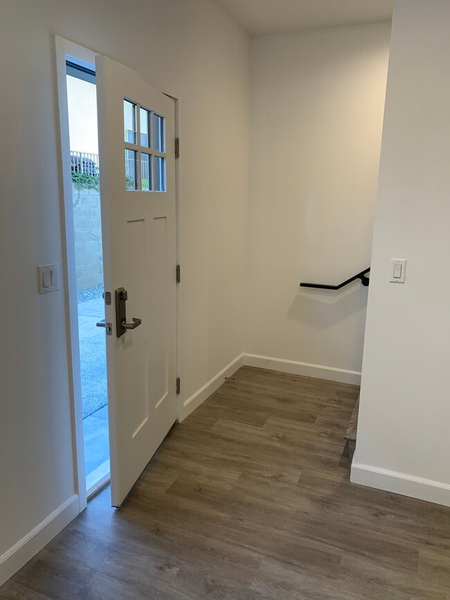 Entrance to the unit - 14727 Friar St