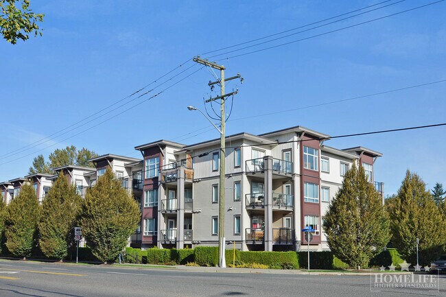 Photo du bâtiment - Top Floor 1 Bed 1 Bath + Den Condo for Rent in Central Abbotsford with 12' Ceilings