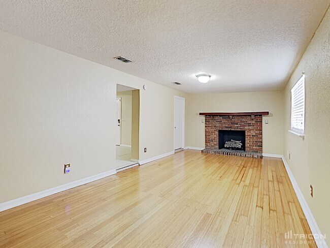 Building Photo - 803 8th Ave N