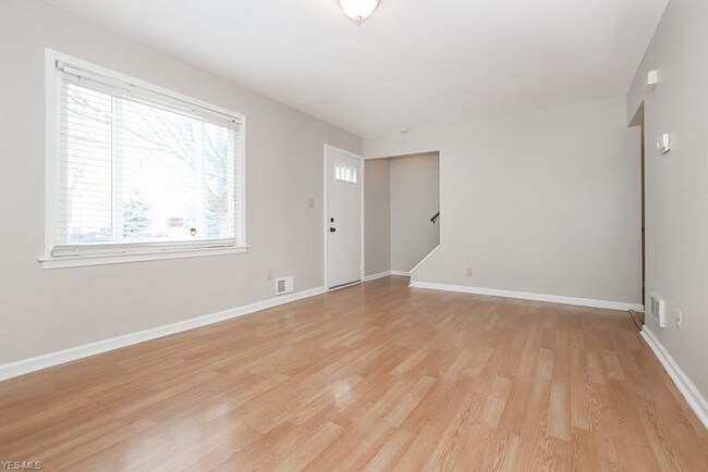 Foto del edificio - 369 E 232nd St