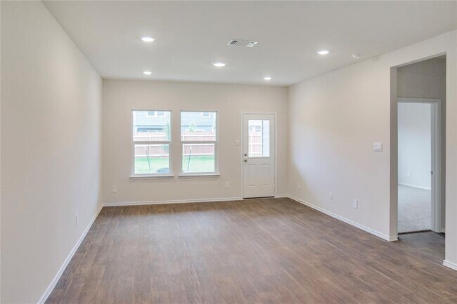 Building Photo - 209 SANDRINGHAM Loop