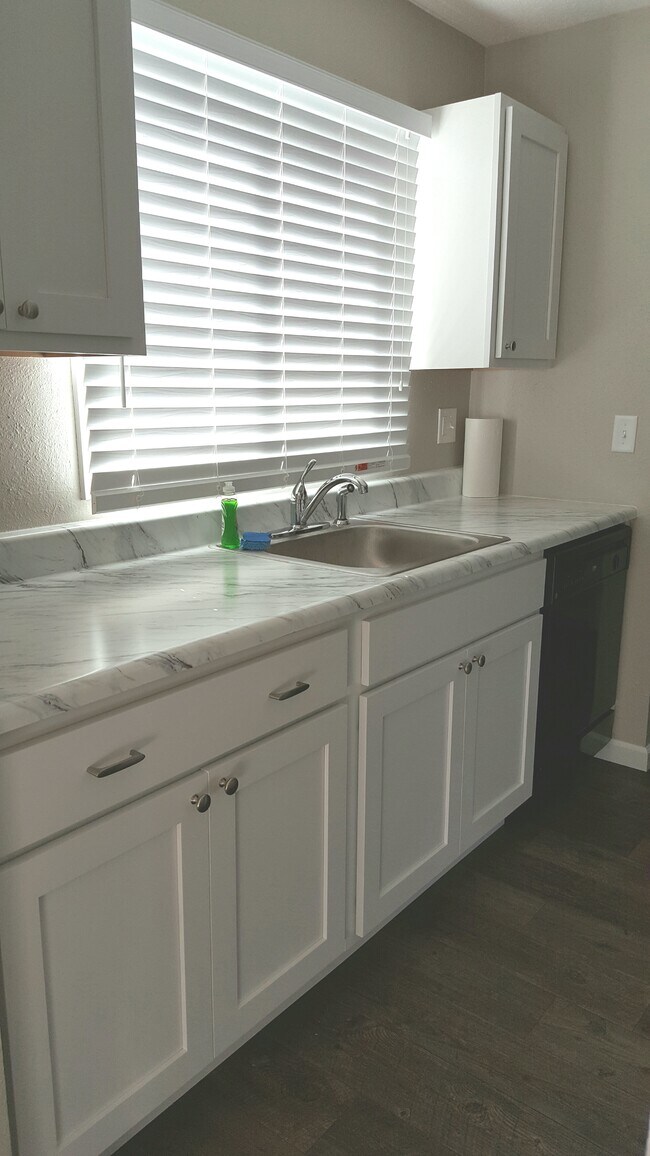 Kitchen - 901 Sundown Dr