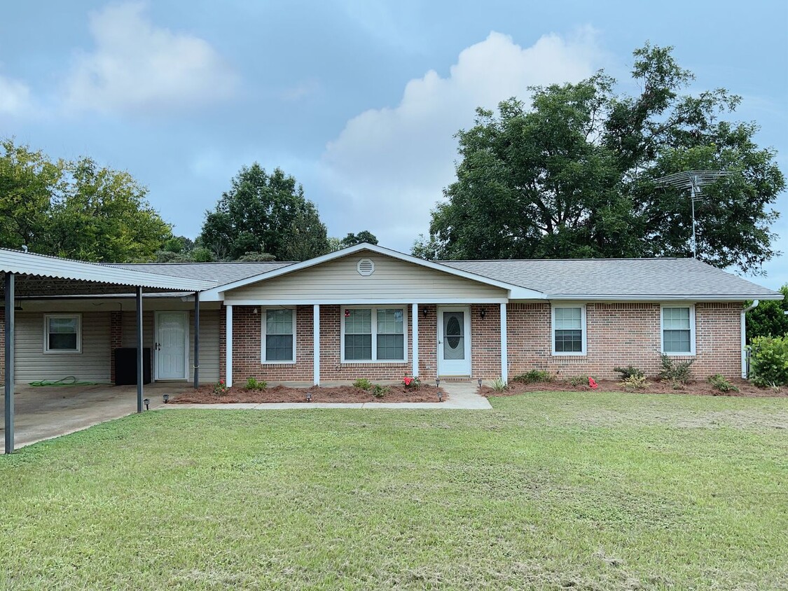 Primary Photo - Heritage Heights---Pool W/Pool Care!!! Law...