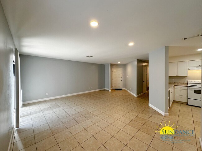 Building Photo - Great 2 Bedroom Unit In Fort Walton Beach;...