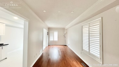 Building Photo - 655 Madame St