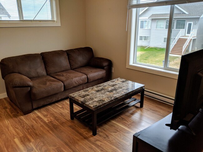 Photo du bâtiment - 1630 C-1688 88 Ave